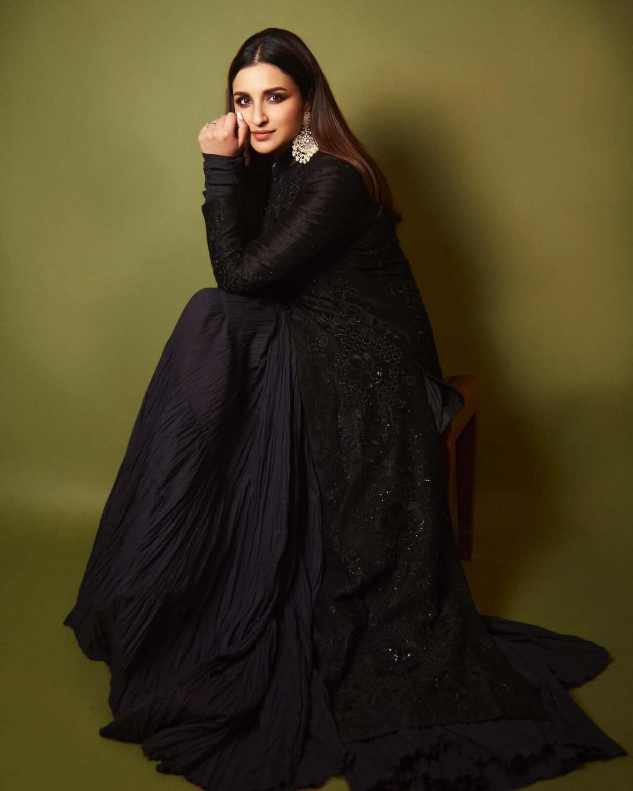 All black but desi, Parineeti gives fashion cues for all those black lovers